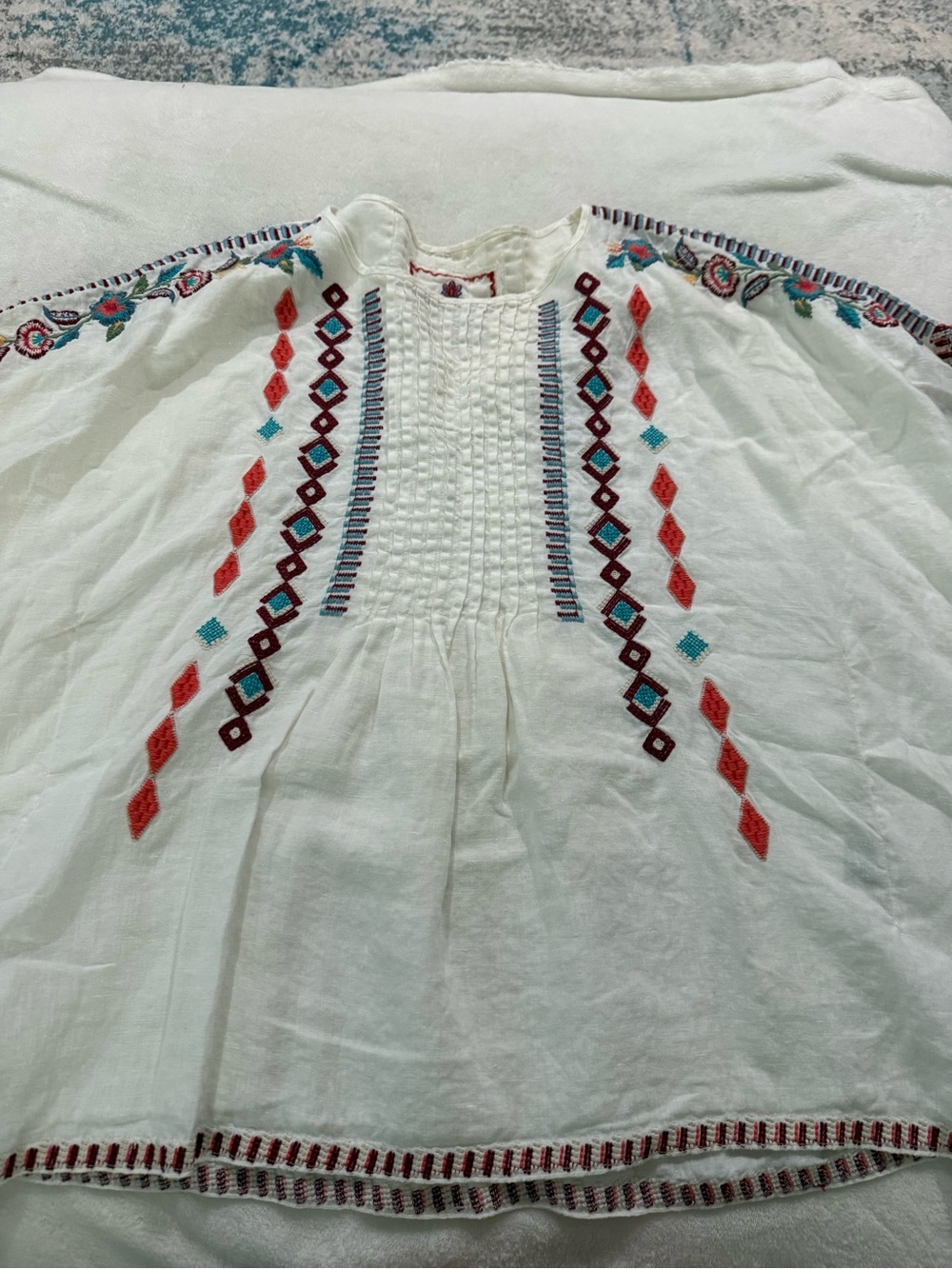 Johnny Was White Blouse With Red Blue Embroidery Size Medium D81